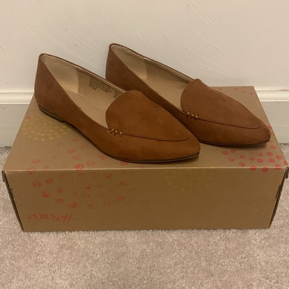 NWOT Brown loafers
